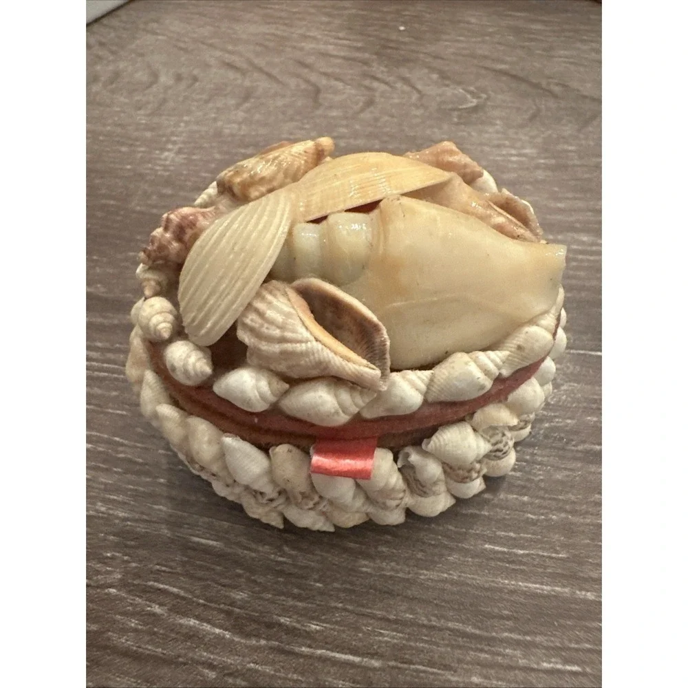 N/A vintage seashell